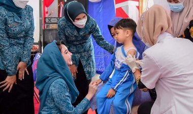 Arumi Bachsin Ajak Ibu-ibu di Sampang Ikut Sukseskan BIAN