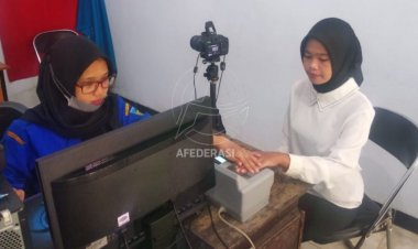 Sahaja Putih Abu-Abu, Program Layanan E-KTP Bagi Pelajar di Kediri