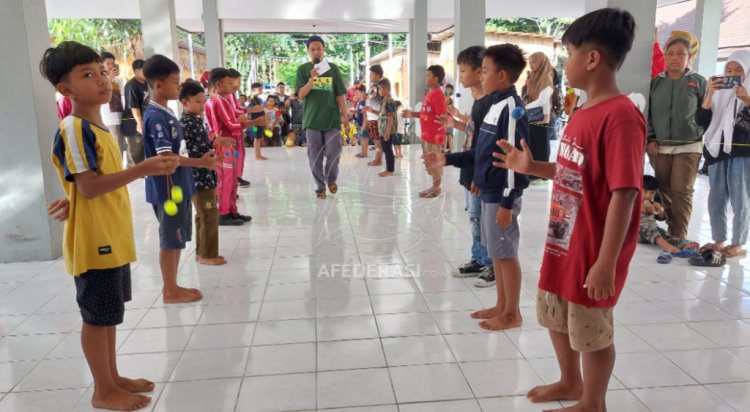 Demam Lato-lato datang di Kediri, Puluhan Anak Ikuti Kompetisi Lomba