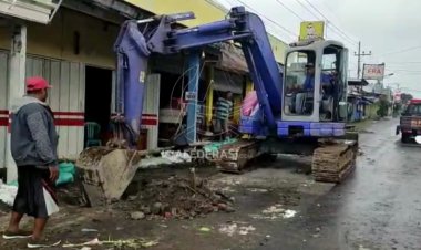 PUPR Kabupaten Kediri Mulai Perbaiki Drainase Ambrol di Gedangsewu