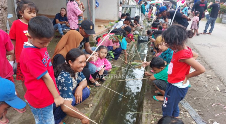 Peringati 15 Tahun, Partai Gerindra Kediri Gelar Mancing Bersama Warga Kampung Baru