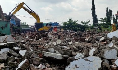 Kalah Gugatan, Objek Sengketa Belasan Rumah dan Toko di Kediri Dirobohkan