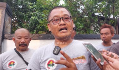 Dukung Kaum Difabel, Relawan Suket Teki Kediri Bagi Sembako dari Pak Jokowi